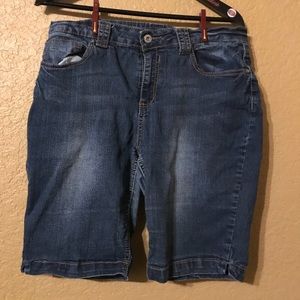 Cute denim shorts!